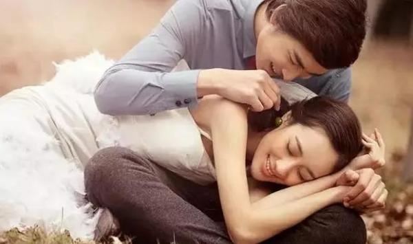 妻子進產房生孩子，出來後護士報喜「母子平安」，丈夫卻「哭著說出一句話」讓護士驚訝不已！