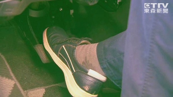 貨車突然煞車失靈，男人要女人自己跳車保命，即將車毀人亡的一剎那妻子竟做出「驚人舉動」！