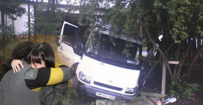 貨車突然煞車失靈，男人要女人自己跳車保命，即將車毀人亡的一剎那妻子竟做出「驚人舉動」！