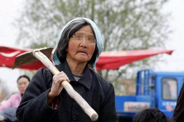 媽媽買飯發現「飯店抽油煙機沒有一滴油」驚覺不對勁！沒想到這家飯店「藏著驚人秘密」報警後傻了！