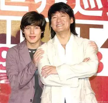 揭密當年周華健銷聲匿跡的秘密！與洋妻相濡以沫多年「一封離婚信」打醒他