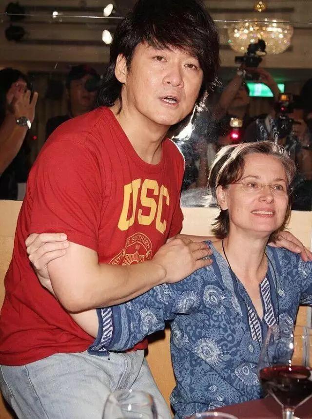 揭密當年周華健銷聲匿跡的秘密！與洋妻相濡以沫多年「一封離婚信」打醒他