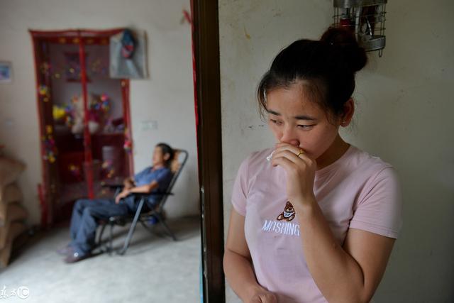 我從小就知道「姊姊是養女」，父親走後我把她趕出家門，看了「父親的信」我悔不當初！