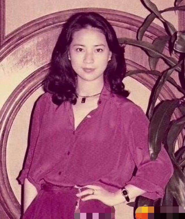  難怪成龍離不開她！房祖名網路po出媽媽年輕照，原來當年的林鳳嬌那麼美