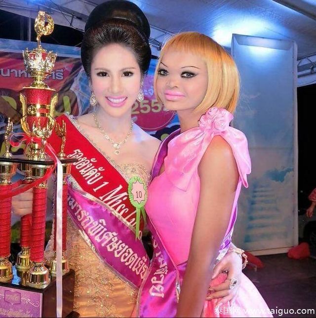 19歲少女「沒有鼻樑」醜到被社會嫌棄！模特兒公司意外相中「醜小鴨變天鵝」贏得選美！