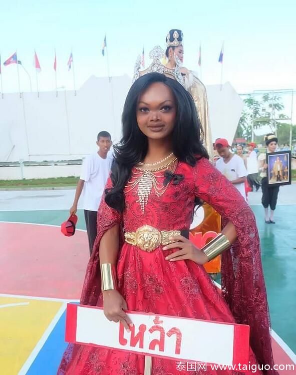 19歲少女「沒有鼻樑」醜到被社會嫌棄！模特兒公司意外相中「醜小鴨變天鵝」贏得選美！