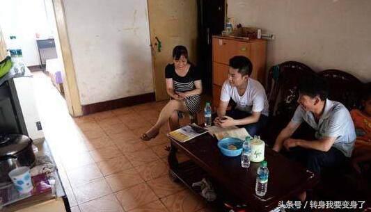 婆婆生日全家人都在閒聊，只有我「挺著大肚子在做飯」！老公回家一看直接「翻桌」