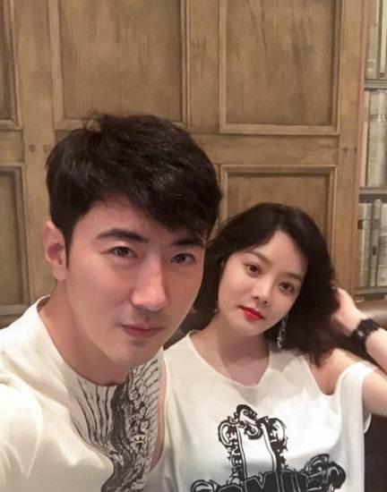 記得紅遍亞洲的《愛上女主播》嗎？如今18年過去「她」離婚又再婚、「他」成兩個孩子的爸！