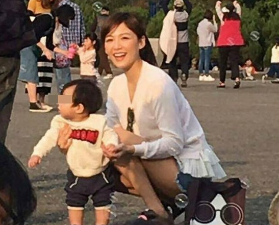 女主播王怡仁當年「分手小鐘」閃嫁小開！沒想到「婚後產下2子」的她，如今竟...令人驚訝！