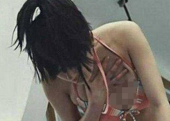 為什麼楊冪總是「用手遮住自己的胸口」？看到最後一張才恍然大悟...太低調了！