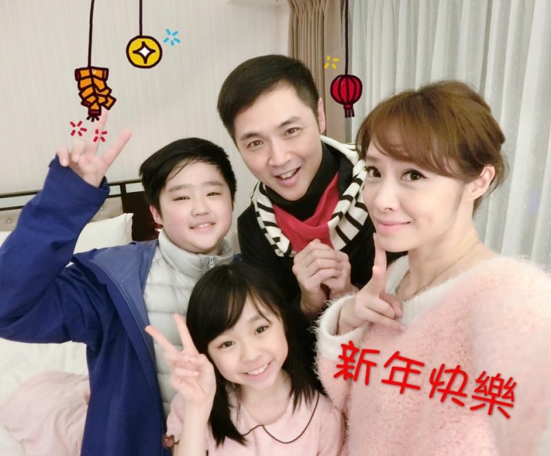 大嫂陳維齡「不包紅包卻送大禮」讓女兒喜極而泣，洪百榕卻落淚：我是沒出息的媽媽！