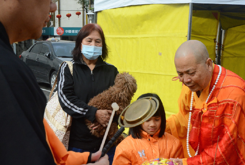 罹難者母慟「他愛美，卻只剩半邊臉」含淚招魂！6名修復師幫忙「恢復生前帥貌」家屬痛哭感謝！