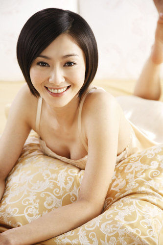 侯怡君身穿透明衣「幾近全 裸上陣」辣翻全場！激美翹臀「深V開岔到肚臍」不敢給男友看！