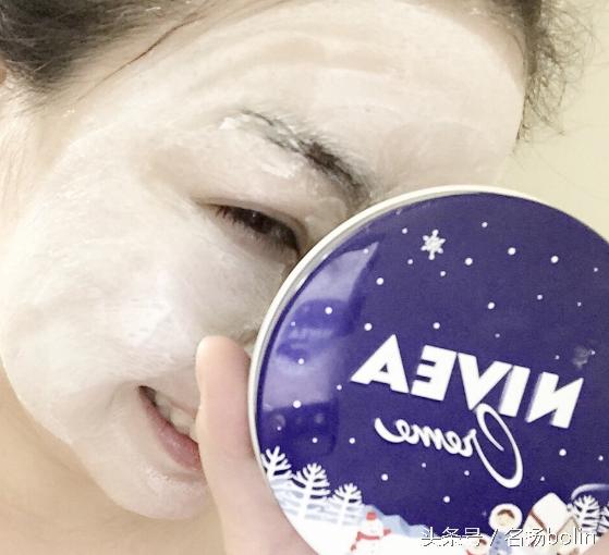 「妮維雅藍罐」的7種超神奇用法！睡前一次讓你「皮膚白皙稚嫩」難怪日本女生人手一罐！