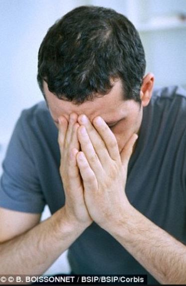 單親爸「老婆過世、4歲兒罹癌」假全用光...全體同事竟「自願加班3300小時」為他做一件事！