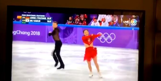 滑冰女選手出賽「第5秒鈕扣就爆開」走光！擔心被判失格「敬業完成比賽」全場觀眾鼓掌叫好！