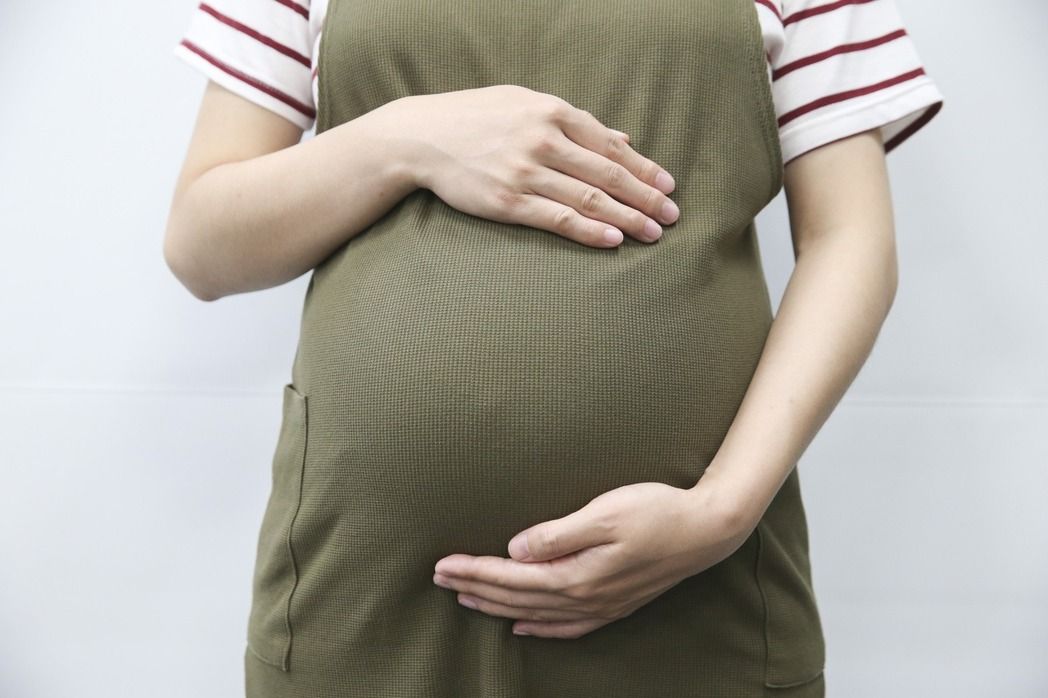 孕婦產檢「懷了6胞胎」樂壞家人！沒想到生產那天，醫生一見「孩子們性別」狂喊：堪稱奇蹟！