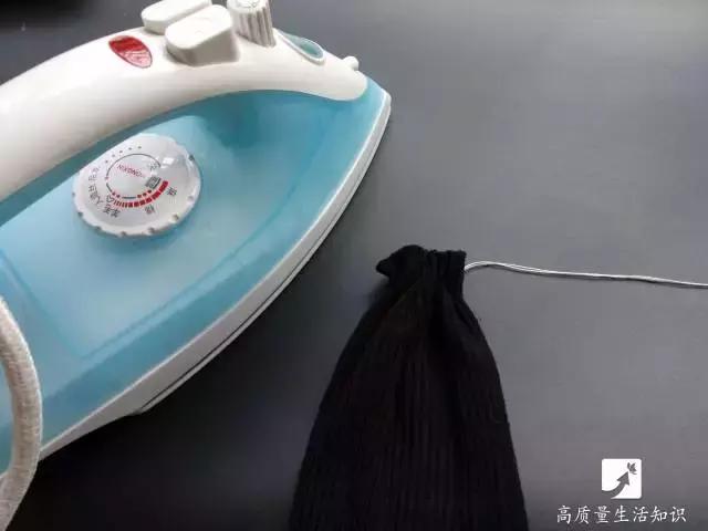 毛衣領袖口沒穿多久就擴大了？穿起來鬆鬆垮垮的扔了又浪費，教妳一個簡單方法「幾分鐘恢復它」