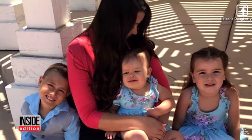 海軍老公「出征半年」終於回家，老婆迎接卻「露出大肚子」他當場臉色一變......