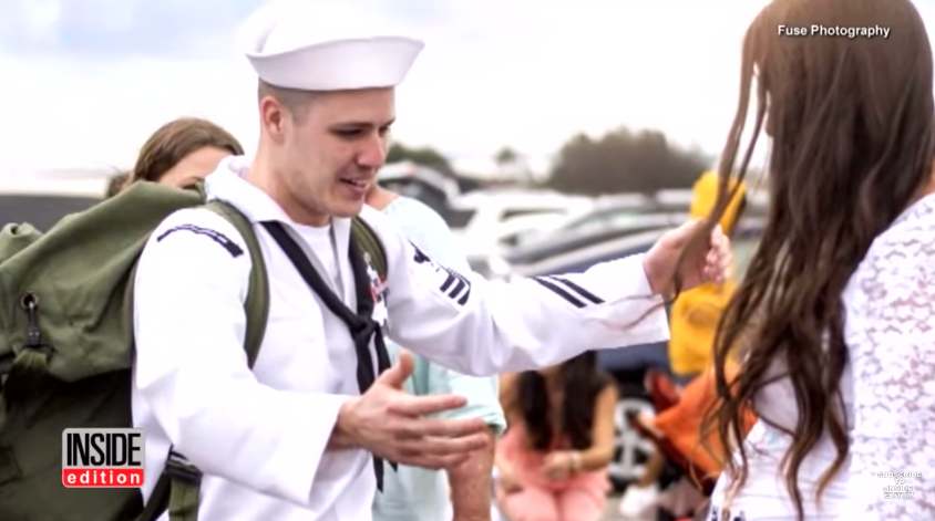 海軍老公「出征半年」終於回家，老婆迎接卻「露出大肚子」他當場臉色一變......