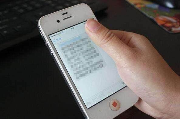 父親過年前提離職，找老闆要年終獎金「拿到一箱棗」！沒想到回家後「一封簡訊」讓他痛哭流涕