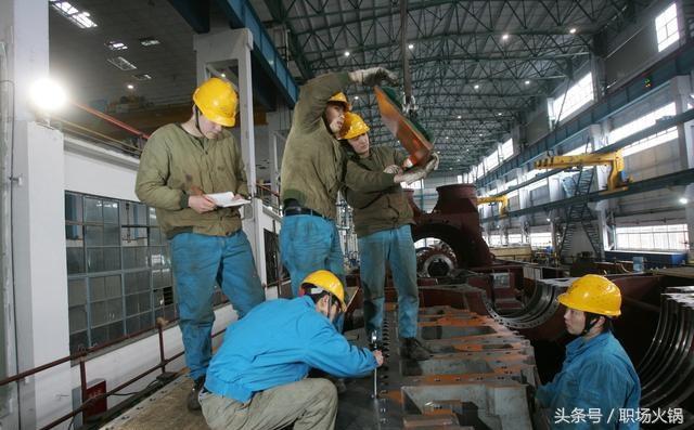 太寒心！10年老員工請假照顧病母「卻被罰3000元」　老闆逼離職「5天後工廠損失900萬」全公司欲哭無淚