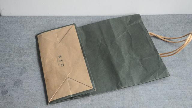 「購物袋」別扔了！改造放在衛生間太實用，家家戶戶都用得到