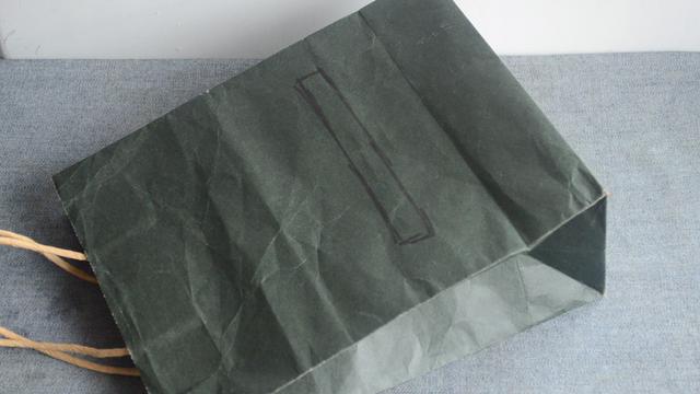「購物袋」別扔了！改造放在衛生間太實用，家家戶戶都用得到