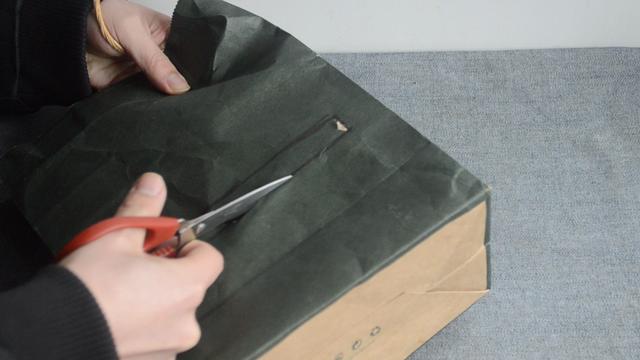 「購物袋」別扔了！改造放在衛生間太實用，家家戶戶都用得到
