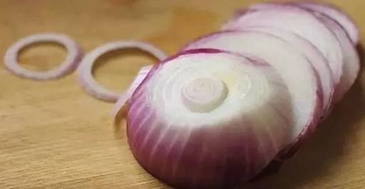 「洋蔥+蘋果」持續吃7天，甩掉贅肉和雀斑！對消脂和抗衰老也有幫助
