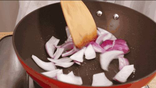 「洋蔥+蘋果」持續吃7天，甩掉贅肉和雀斑！對消脂和抗衰老也有幫助