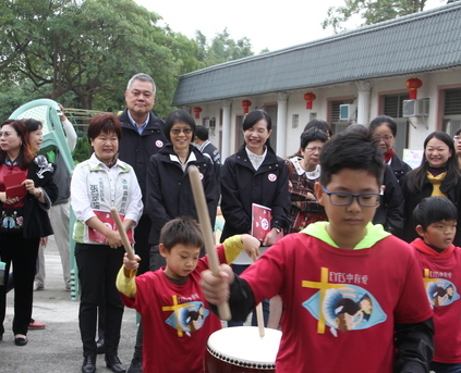 酷酷嫂周美青「卸下第一夫人」身份後「被記者拍到」　網友驚：跟想像中不一樣！