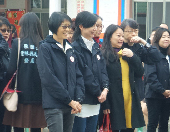 酷酷嫂周美青「卸下第一夫人」身份後「被記者拍到」　網友驚：跟想像中不一樣！