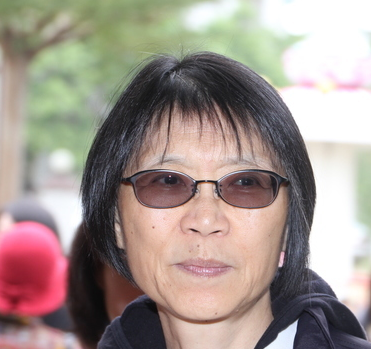 酷酷嫂周美青「卸下第一夫人」身份後「被記者拍到」　網友驚：跟想像中不一樣！