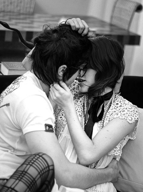 她因車禍「失去一隻手還失明」，男友卻突然消失半年！意外重逢後他說出原因...當場痛哭！