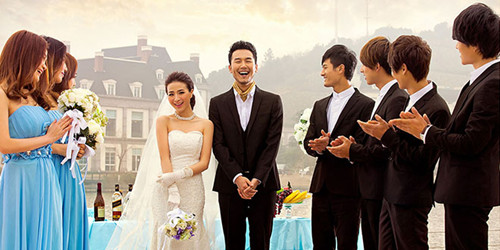 我嫌婆婆婚宴上「打包剩菜」讓我丟臉，回家無意間看到婆婆竟然在...我決定從此好好孝順她！