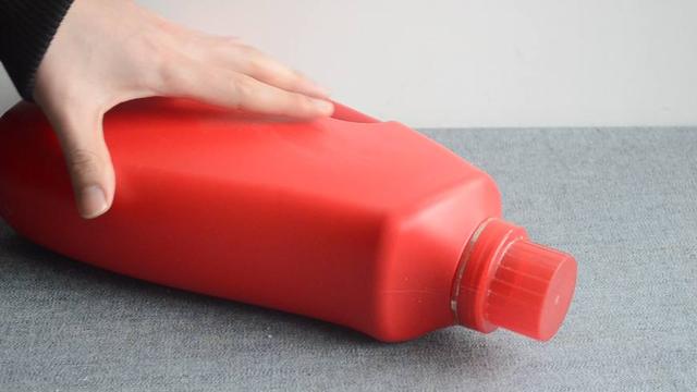 洗衣液「瓶蓋」別扔了「改造放在廚房」太實用了，人人見了都誇好