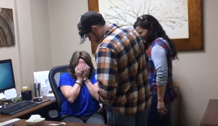 自己的孫子自己生！她17歲失去子宮無法懷孕　50歲婆婆：「沒關係我幫妳生」暖哭全球！