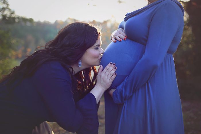 自己的孫子自己生！她17歲失去子宮無法懷孕　50歲婆婆：「沒關係我幫妳生」暖哭全球！