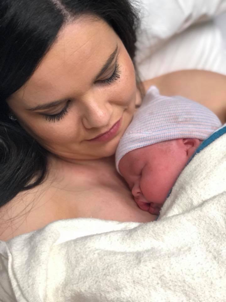 自己的孫子自己生！她17歲失去子宮無法懷孕　50歲婆婆：「沒關係我幫妳生」暖哭全球！