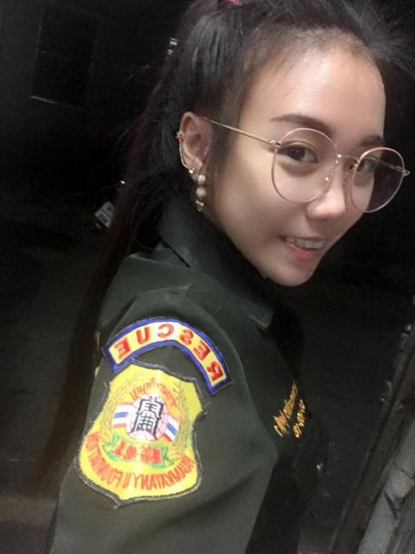 短裙女護士當眾「跨坐傷患CPR」網路爆紅！反被酸民「瘋狂嗆罵」她委屈道歉：我只是想救人....