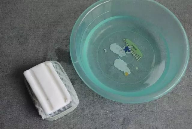 「水果網套」我再也不扔了！沒想到還有「5個大妙用」家家戶戶都需要，省錢又實用