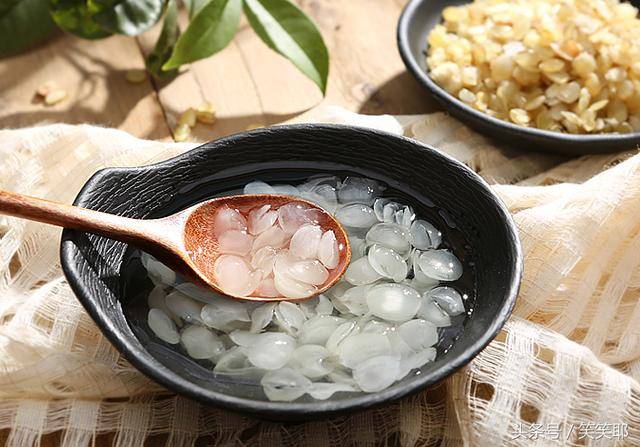 女人到了「更年期」，想要調節內分泌「延緩衰老」，堅持「補充女性營養」吃著吃著更年輕了！