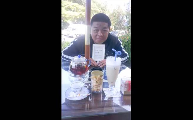 孝警養家驟逝！局長霸氣喊「他是因公死亡」打臉政府，周錫瑋挺身而出：「讓我們一起違法！」