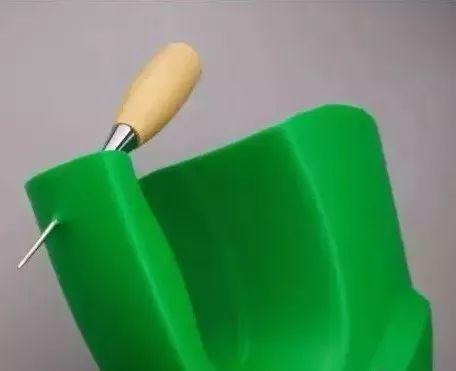 洗衣液桶千萬別扔「剪一剪掛插座上」家人說我超聰明
