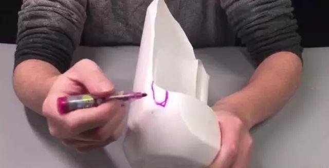 洗衣液桶千萬別扔「剪一剪掛插座上」家人說我超聰明