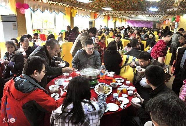 子孫歡喜替老父親過完八十大壽，未料老人第二天就去世「留下一封信」，兒女們一看後悔痛哭......