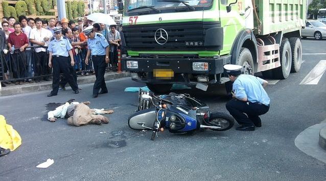 老婆從來不在我面前「脫 內 衣」，有天無意間看見她洗澡，我當晚就決定「把家產都給她」！