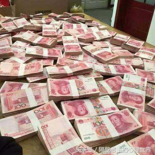 【心理測驗】你認為哪隻手是女生的手？測出你的性格，看看你有沒有富貴命！