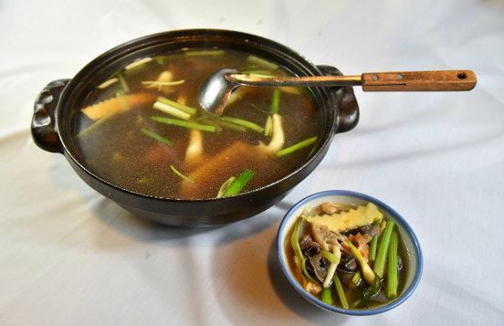 想不到「謝承均表弟」竟是紅遍亞洲的男星！他PO出返鄉「大合照」粉絲超驚訝